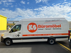 neues Fahrzeug für den Transport von Büromöbeln