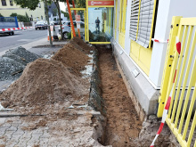 Der Sockelbereich des Bürogebäudes von KS Büromöbel ist freigelegt